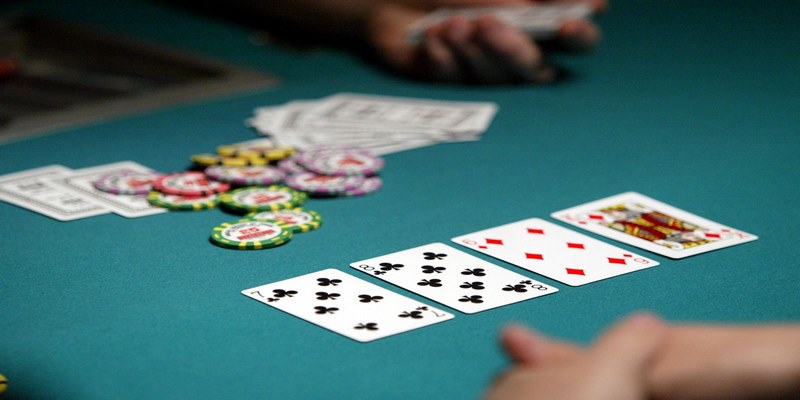 Luật chơi bài Poker vô cùng dễ hiểu cho cược thủ