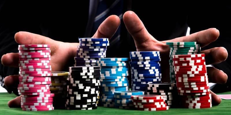 Ở vị trí cuối khiến bạn có lợi thế khi biết việc “All In Poker là gì?”